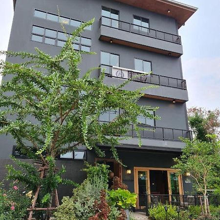 The Lantern Suites Ban Song Hong 외부 사진