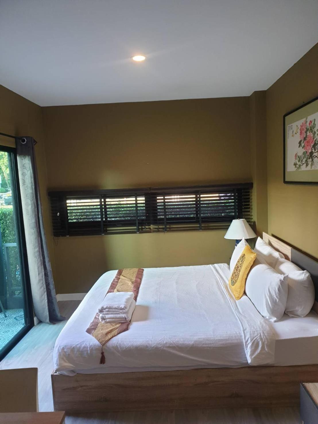 The Lantern Suites Ban Song Hong 객실 사진